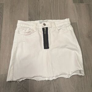 Flying Monkey Women’s White Jean Skirt With Black Zipper Size 26